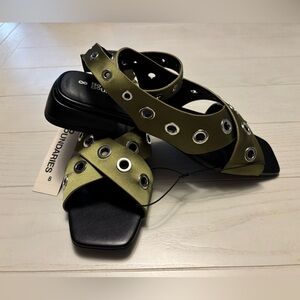 NWT No Boundaries grommet strap sandals size 8
